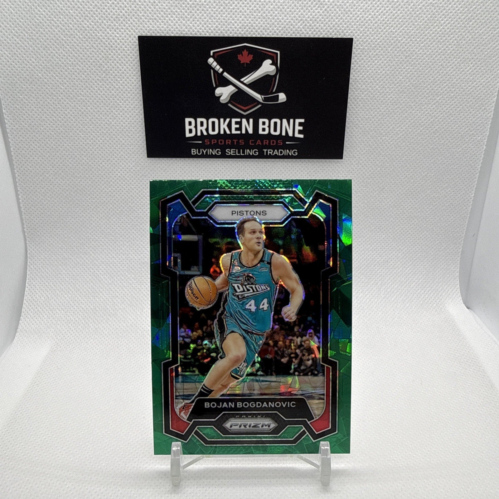 Bojan Bogdanovic 2023-24 Panini Prizm Green Cracked Ice SSP #44 Pistons