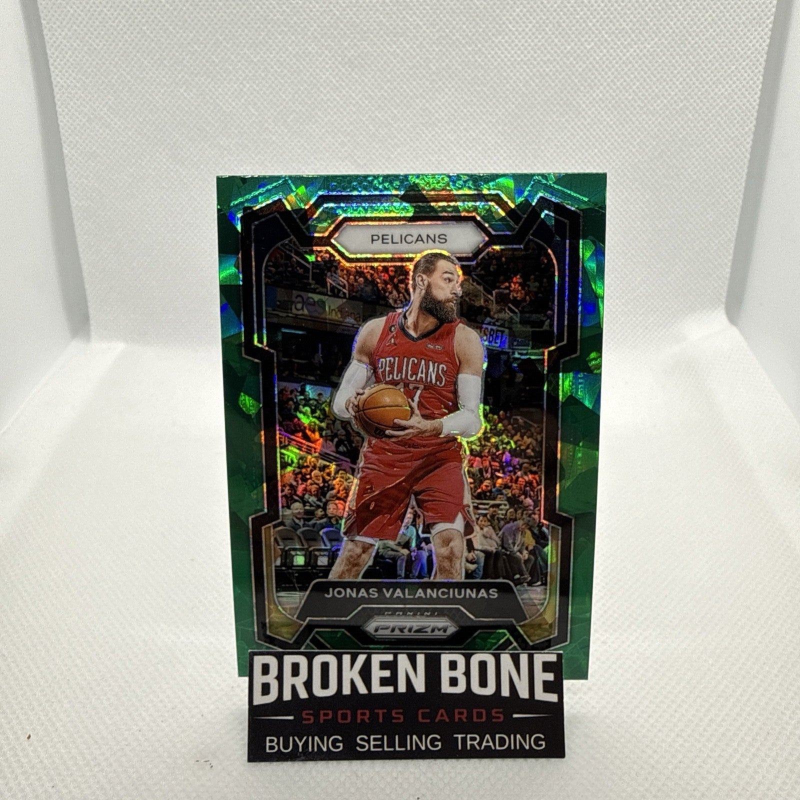 Jonas Valanciunas 2023-24 Panini Prizm Green Cracked Ice SSP #289 Pelicans