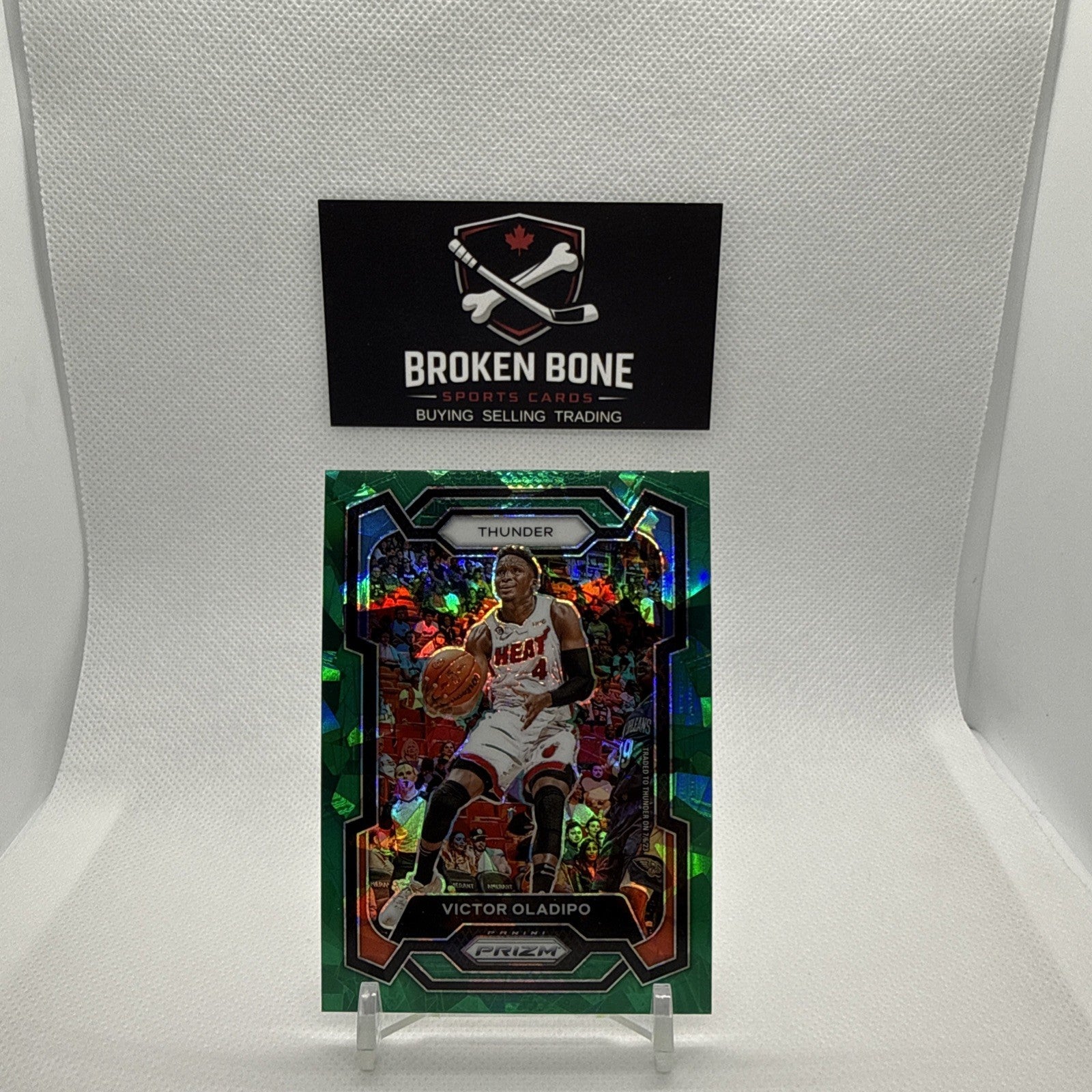 Victor Oladipo 2023-24 Panini Prizm Green Cracked Ice SSP #246 Thunder
