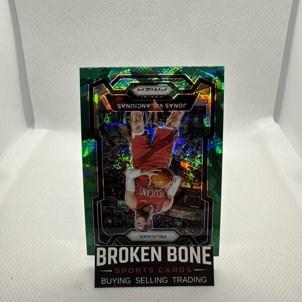 Jonas Valanciunas 2023-24 Panini Prizm Green Cracked Ice SSP #289 Pelicans