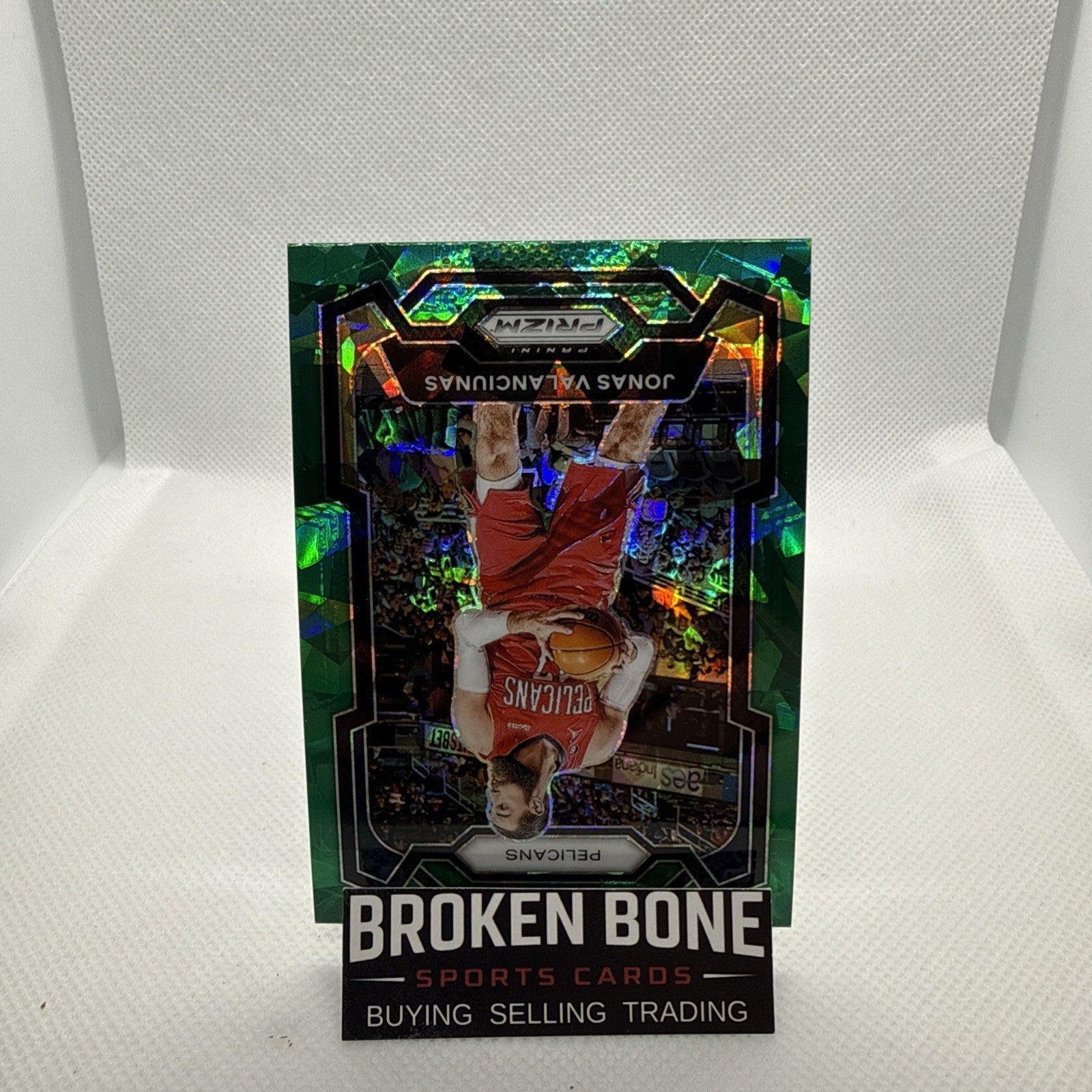 Jonas Valanciunas 2023-24 Panini Prizm Green Cracked Ice SSP #289 Pelicans