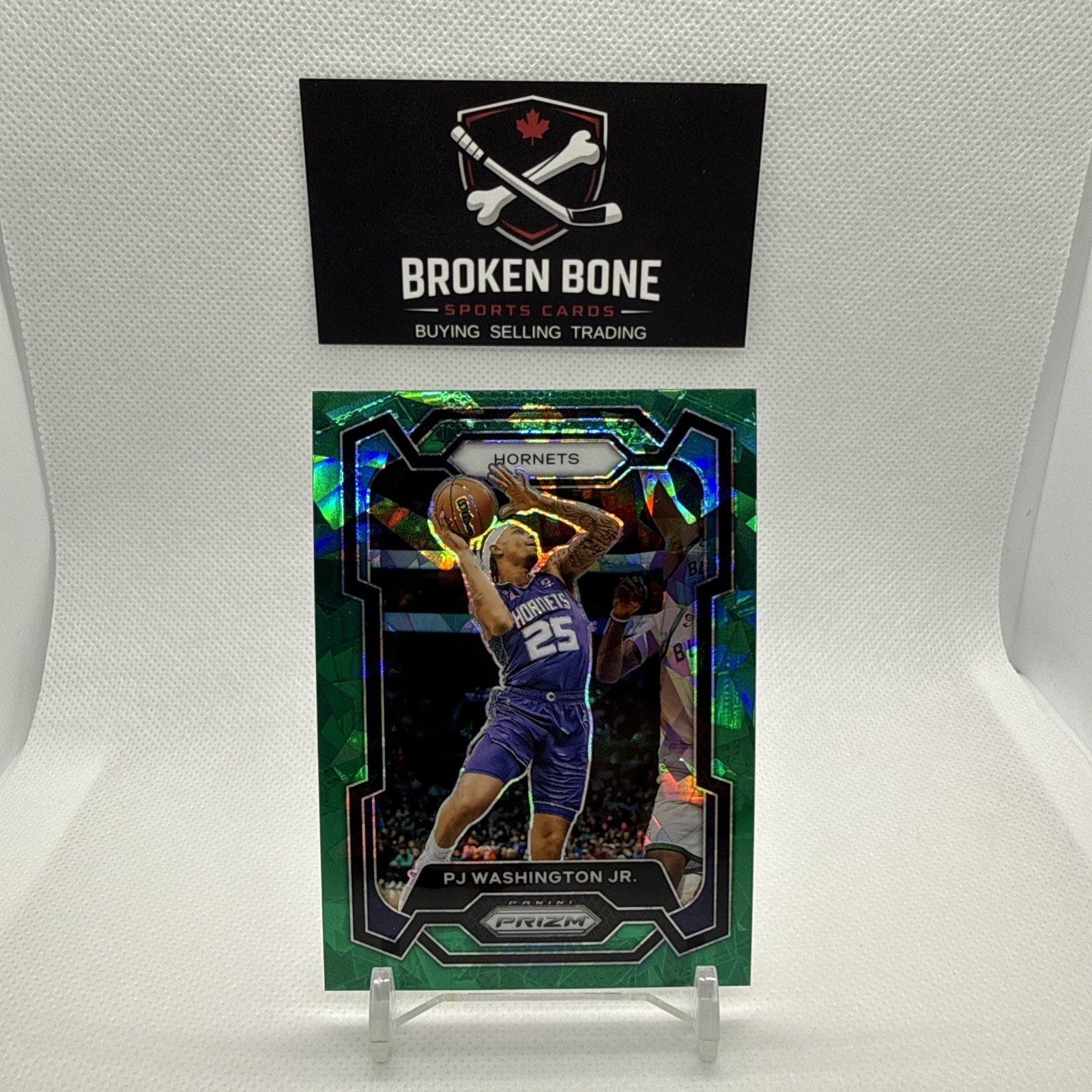 PJ Washington Jr 2023-24 Panini Prizm Green Cracked Ice SSP #117 Hornets