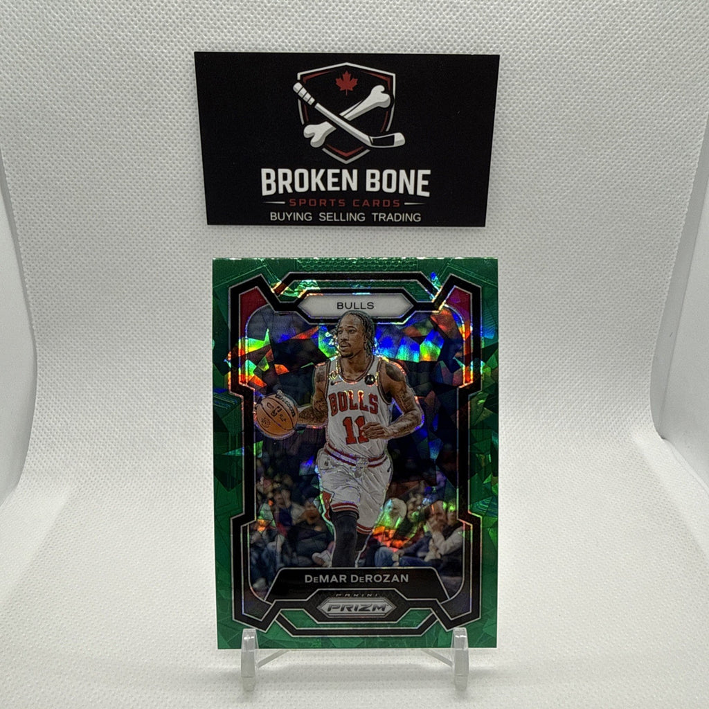Demar Derozan 2023-24 Panini Prizm Green Cracked Ice SSP #36 Bulls