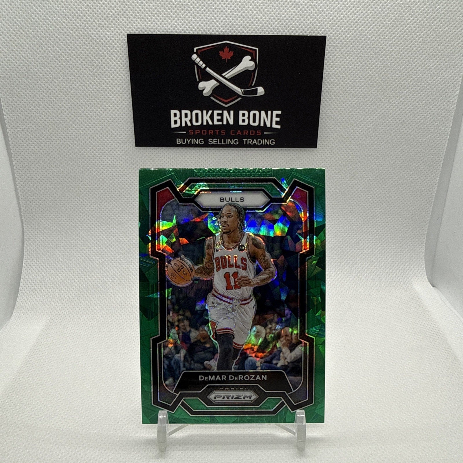Demar Derozan 2023-24 Panini Prizm Green Cracked Ice SSP #36 Bulls